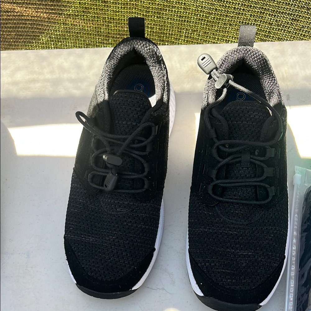 Black Athletic Shoes for Women